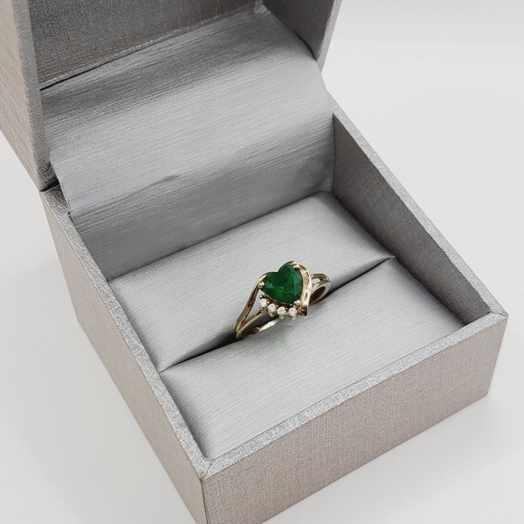 14k Yellow Gold plated Emerald Heart & Diamond 925 sterling silver  Ring - Picture 7 of 7